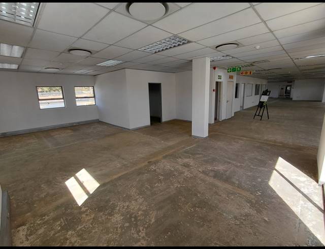 3,355M² OFFICE TO LET IN HALFWAY GARDENS